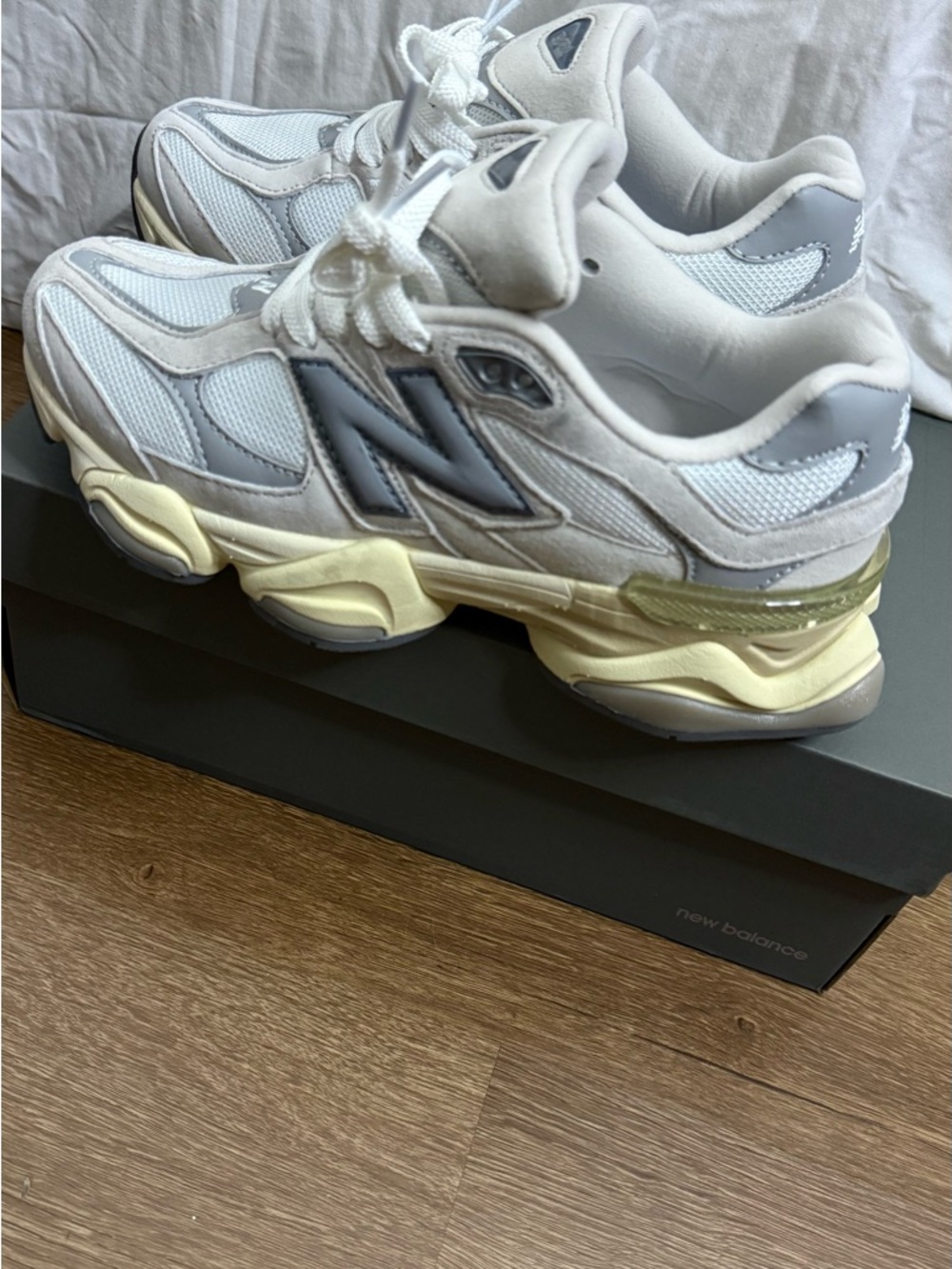 New Balance 9060 Sneakers Men’s Shoes Size 6.5 - Picture 2 of 7